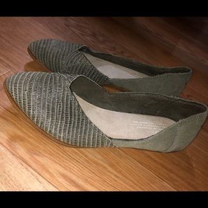 Toms Julie flat